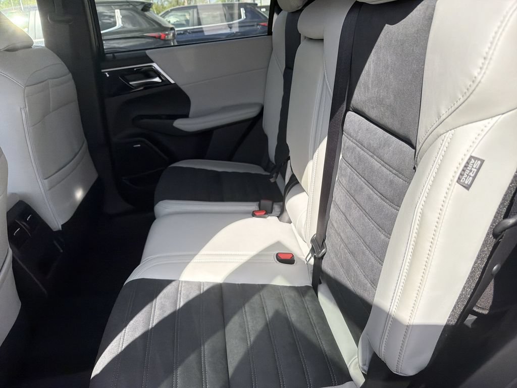 New 2026 Mitsubishi Outlander SE AWD/4WD image 12