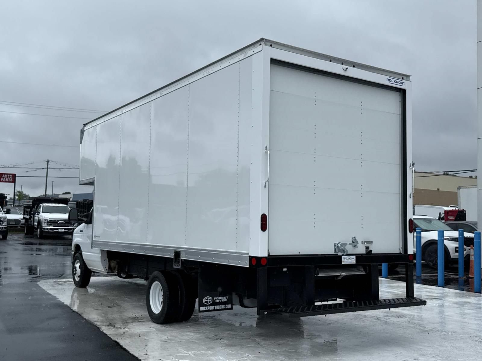 New 2027 Ford E-450 and Econoline 450 Super Duty w/ Power Equipment Group RWD image 5