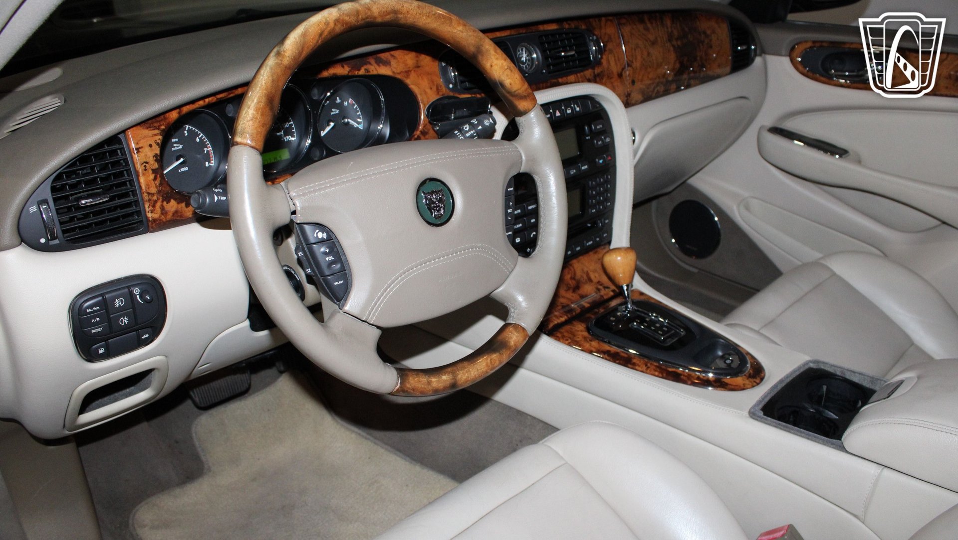 Used 2004 Jaguar XJ8 RWD image 12