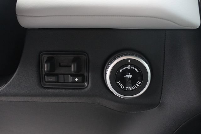 New 2027 Lincoln Navigator L Black Label w/ Black Label Special Edition AWD/4WD image 16