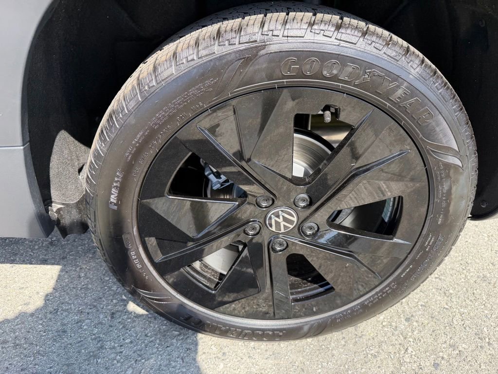 New 2026 Volkswagen Taos SE FWD image 12