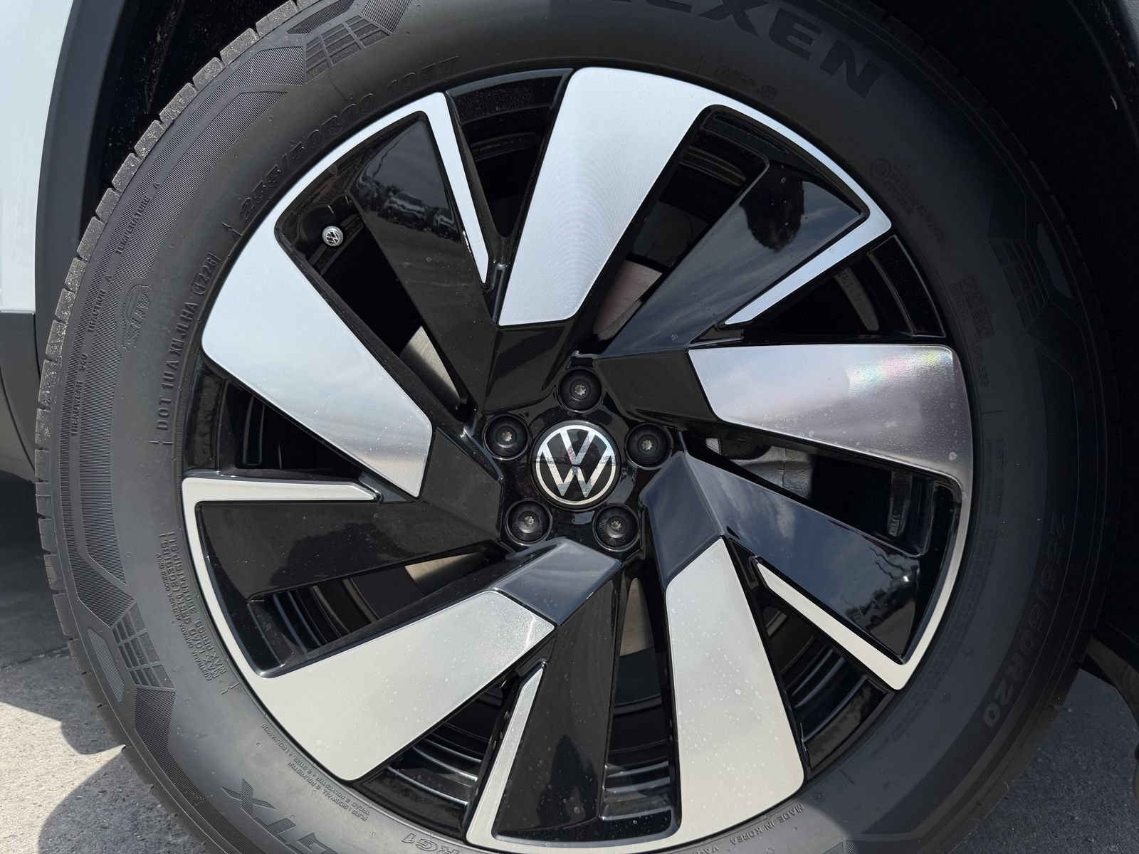New 2026 Volkswagen Atlas Cross Sport SEL AWD/4WD image 10