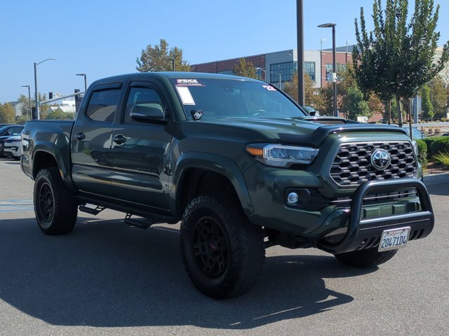Used 2022 Toyota Tacoma TRD Sport w/ Technology Package RWD image 3