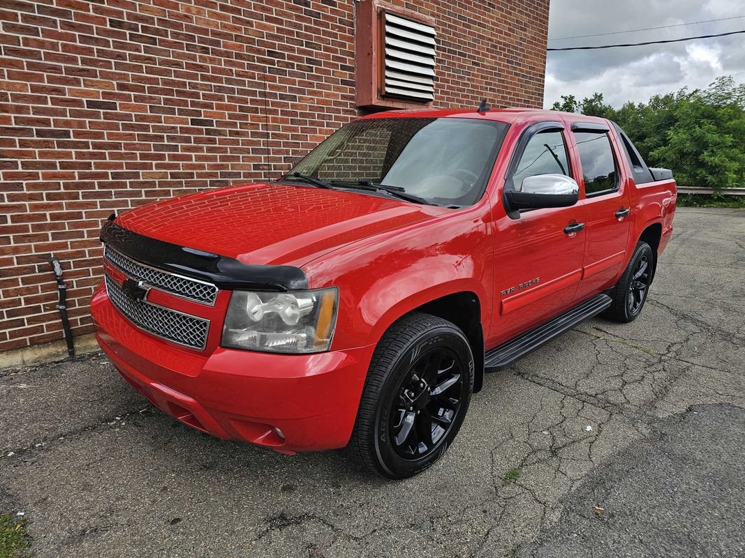 Used 2010 Chevrolet Avalanche LT w/ Regional Value Package AWD/4WD image 2