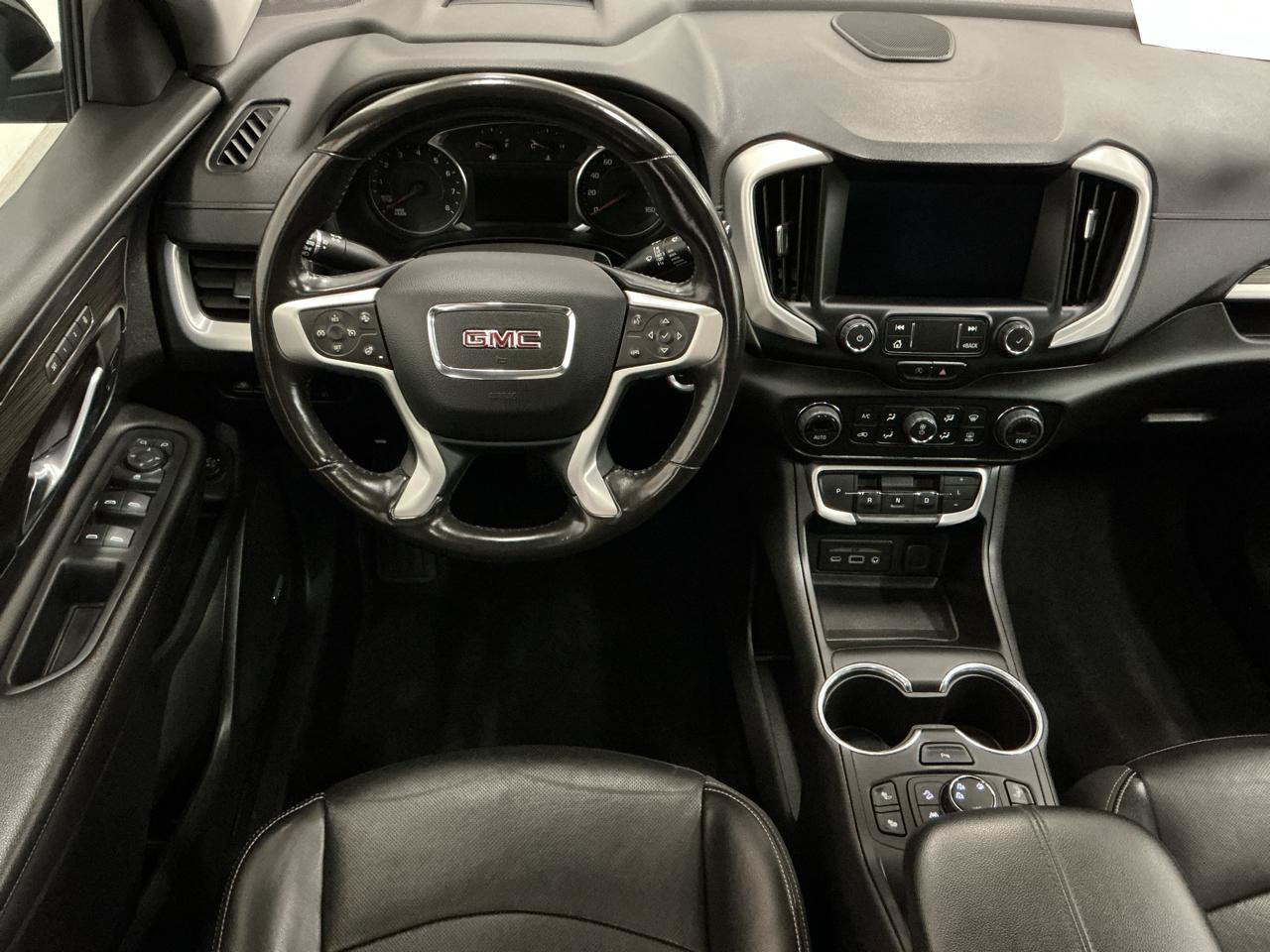 Used 2022 GMC Terrain SLT w/ Infotainment Package II AWD/4WD image 16