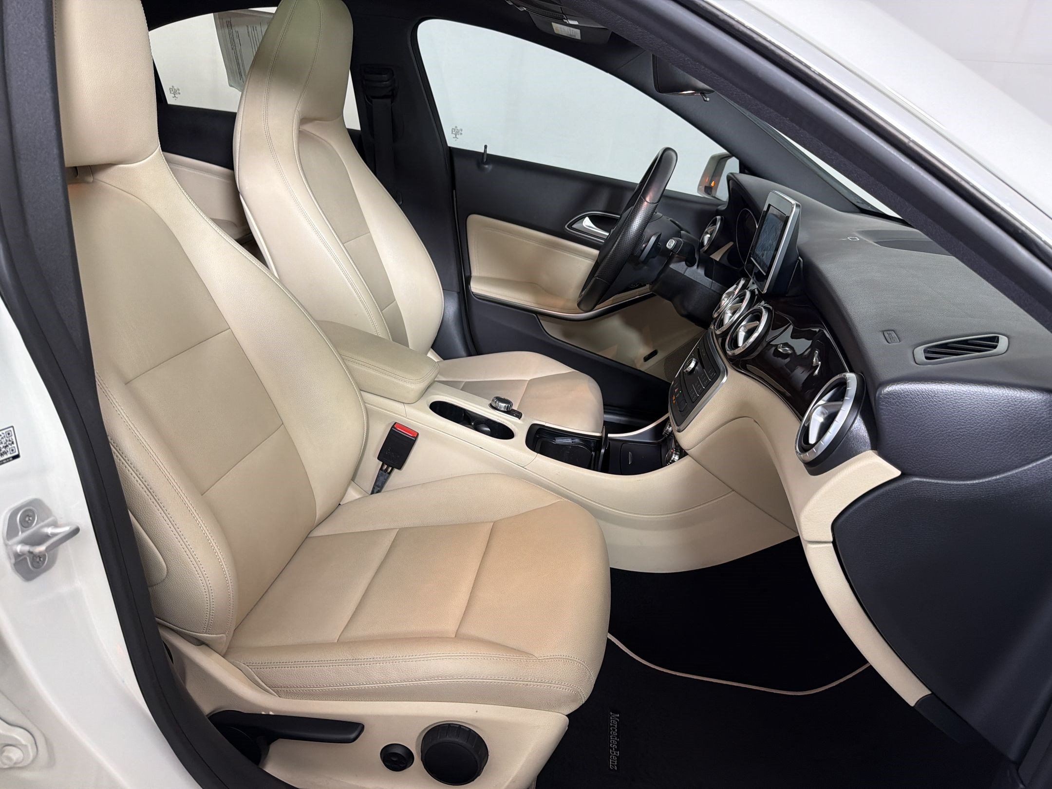 Used 2015 Mercedes-Benz CLA 250 4MATIC image 25