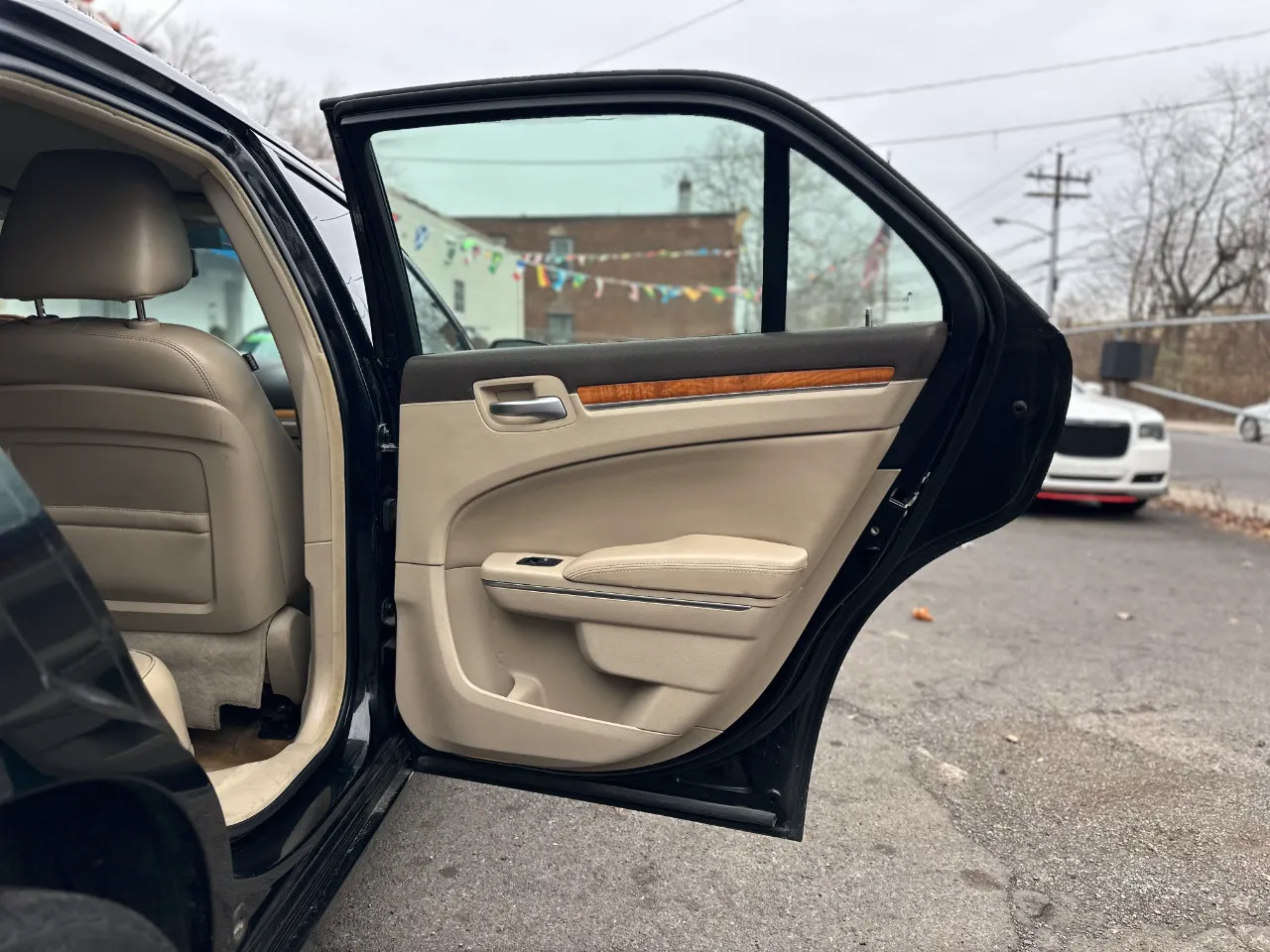 Used 2014 Chrysler 300 C RWD image 43