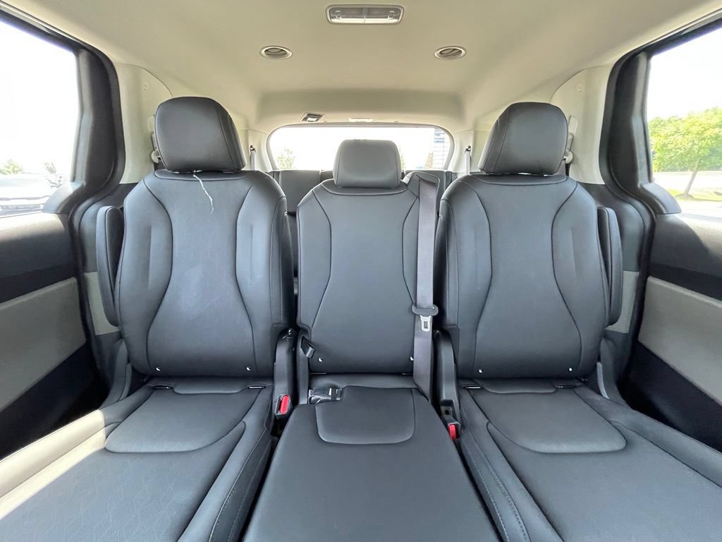 New 2026 Kia Carnival FWD image 30
