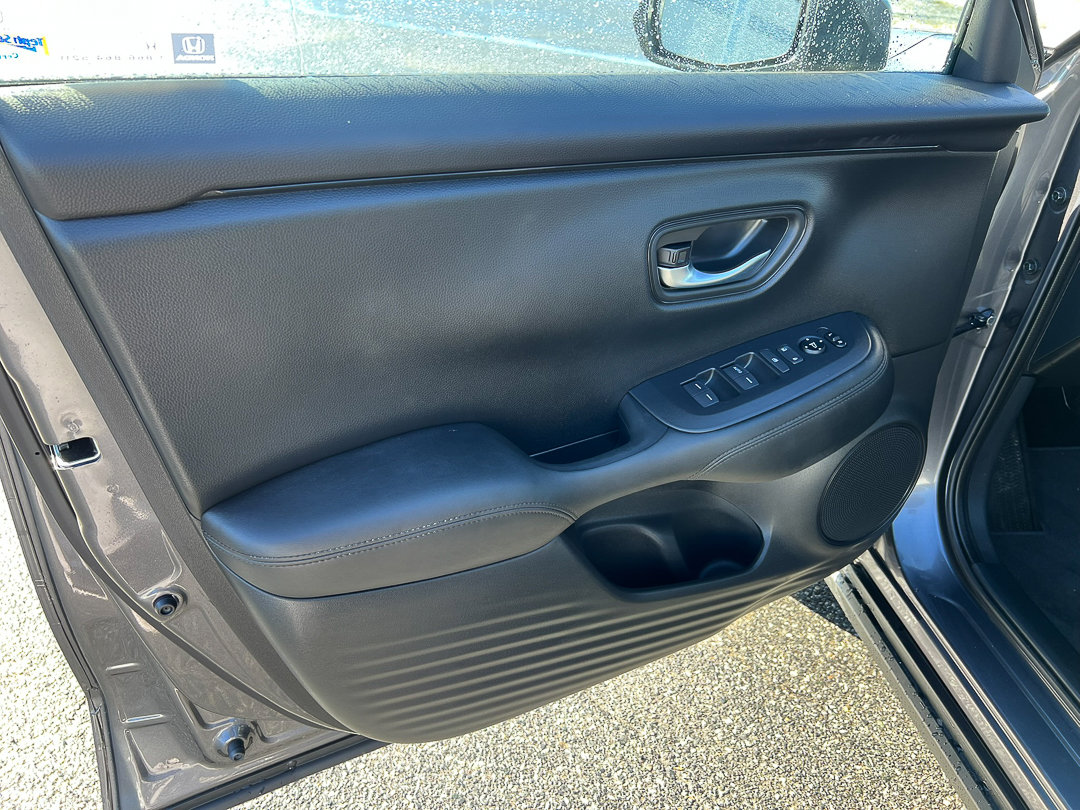 Used 2023 Honda HR-V LX image 11