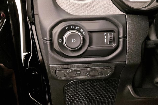 Used 2026 Jeep Wrangler Unlimited Sahara AWD/4WD image 33