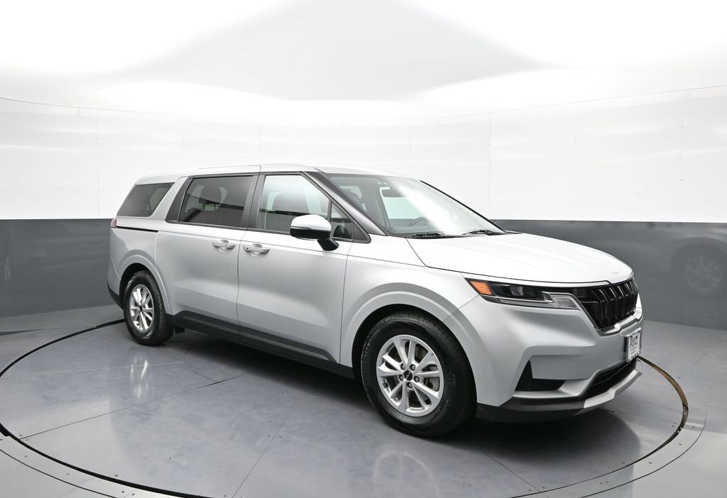 Certified 2023 Kia Carnival LX image 4