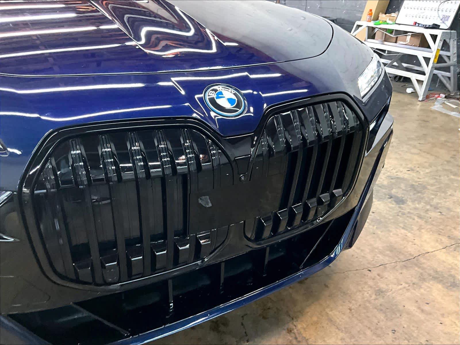 Used 2023 BMW i7 xDrive60 w/ Executive Package 2 AWD/4WD image 32
