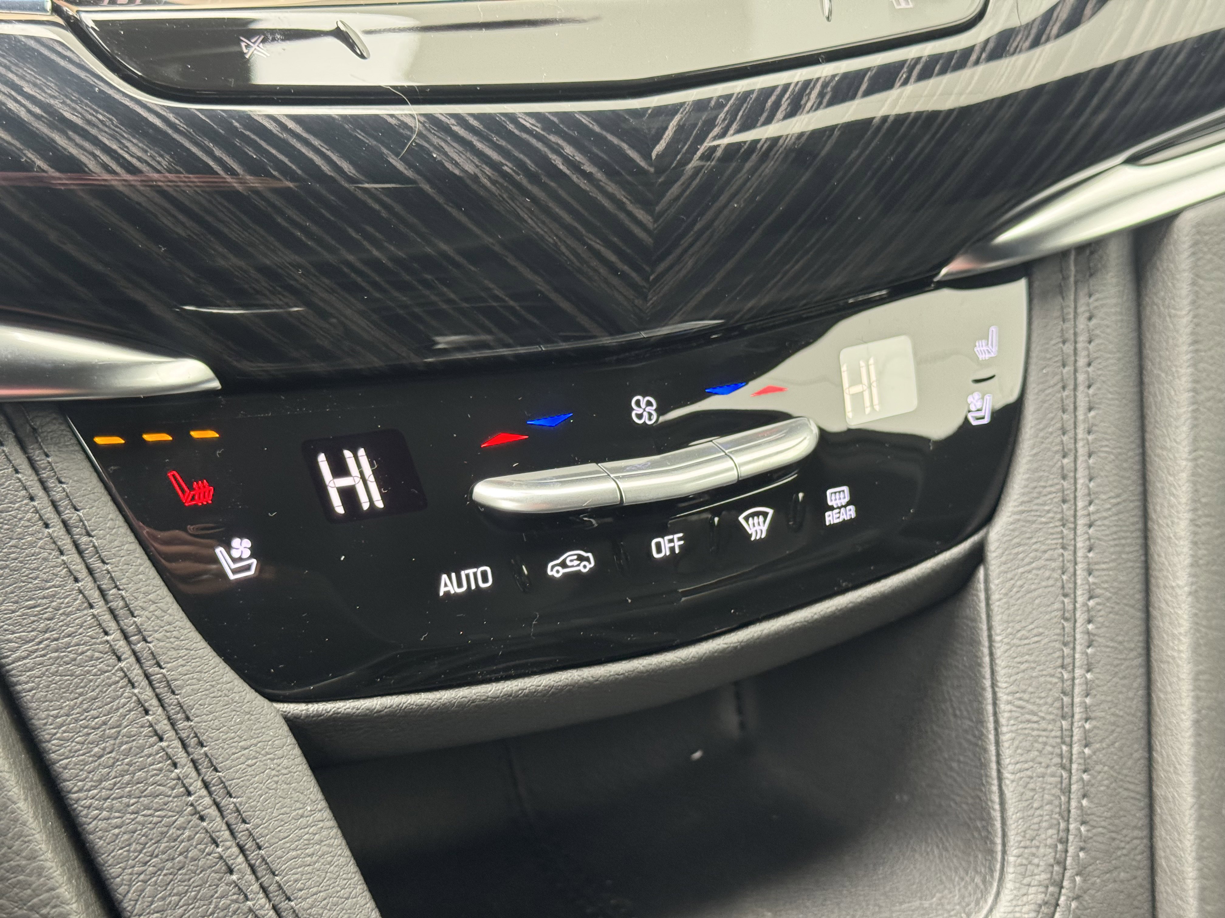 New 2025 Cadillac XT6 Premium Luxury image 25