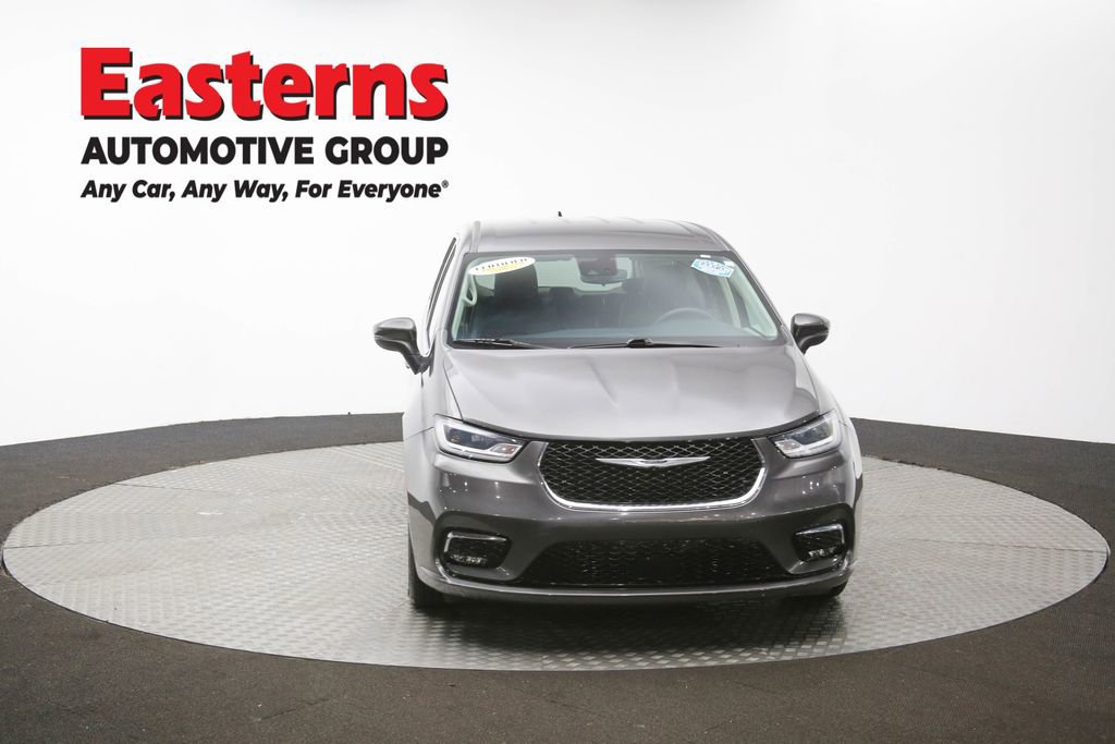 Used 2023 Chrysler Pacifica Touring-L image 51