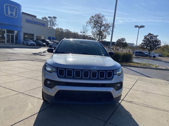 Used 2024 Jeep Compass Latitude image 3