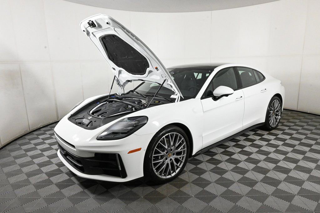 Used 2025 Porsche Panamera RWD image 35
