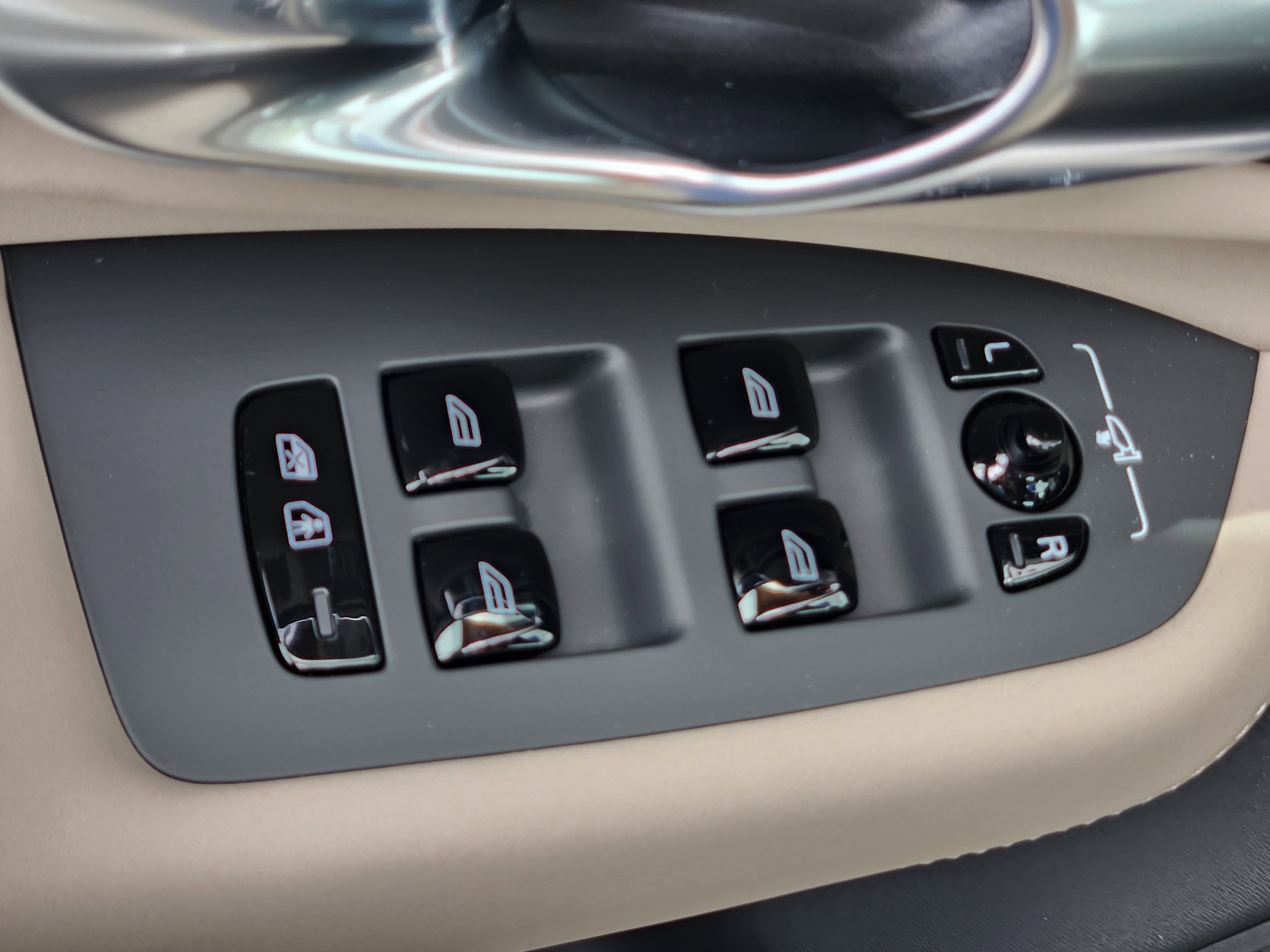 New 2025 Volvo XC90 T8 Plus w/ Protection Package image 21