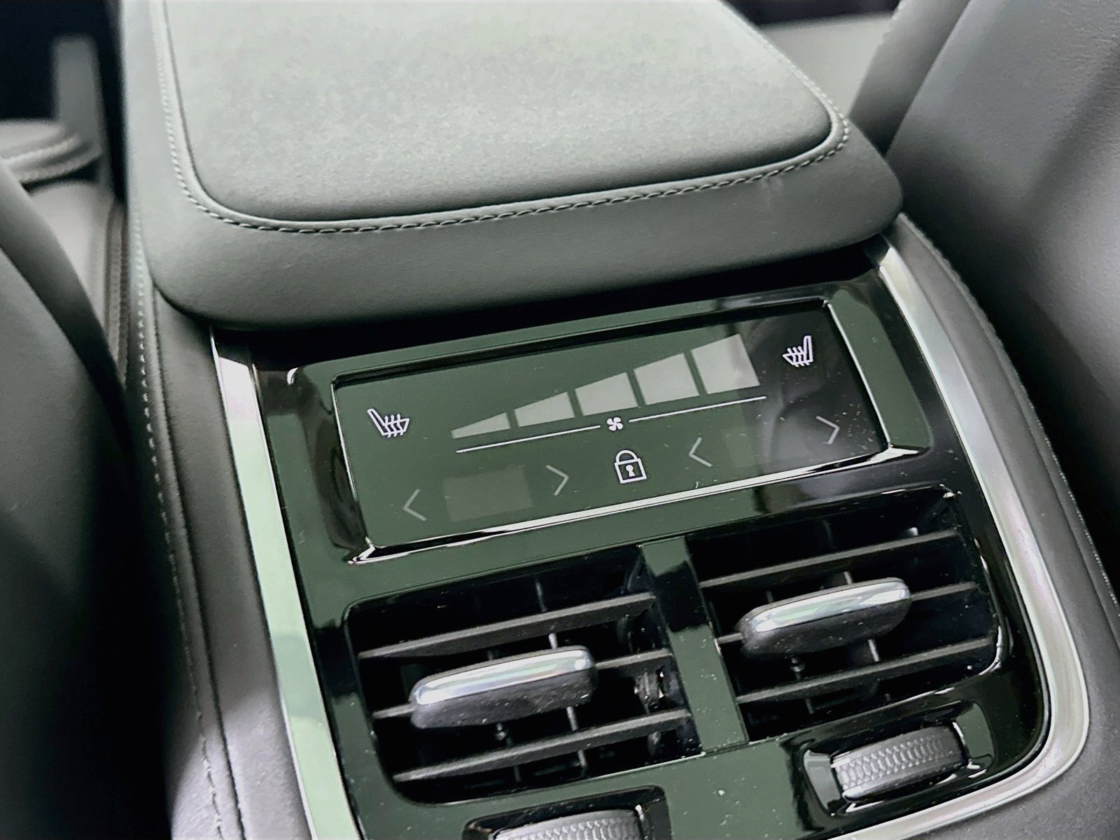 New 2027 Volvo XC90 B6 Ultra AWD/4WD image 37