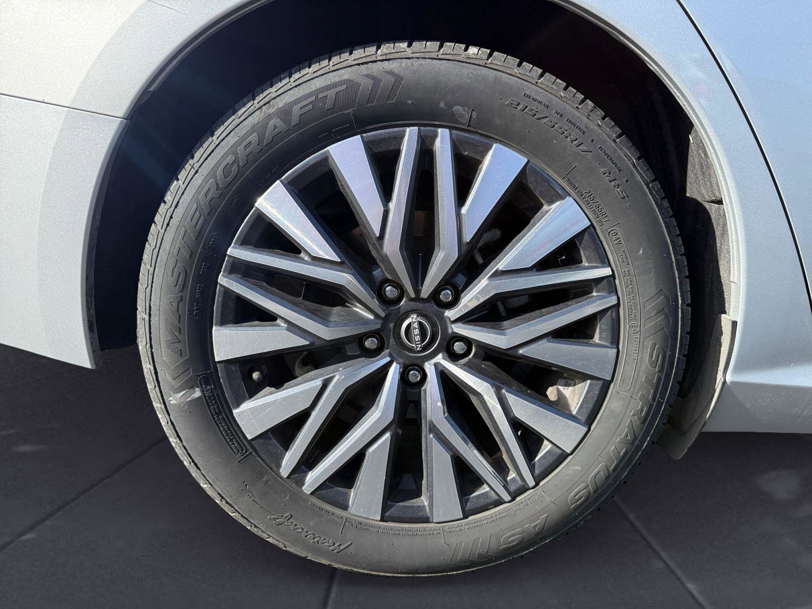 Used 2023 Nissan Altima 2.5 SV image 14