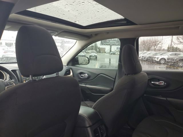 Used 2017 Jeep Cherokee Latitude w/ Cold Weather Group AWD/4WD image 10