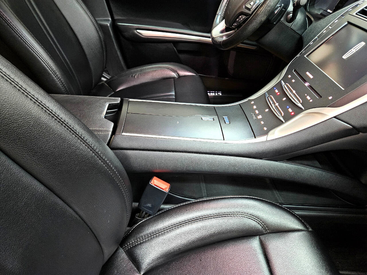 Used 2016 Lincoln MKZ image 26