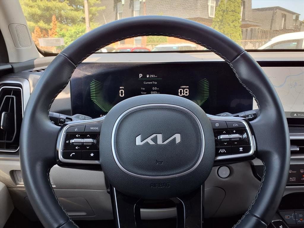Used 2025 Kia Sorento EX FWD image 18