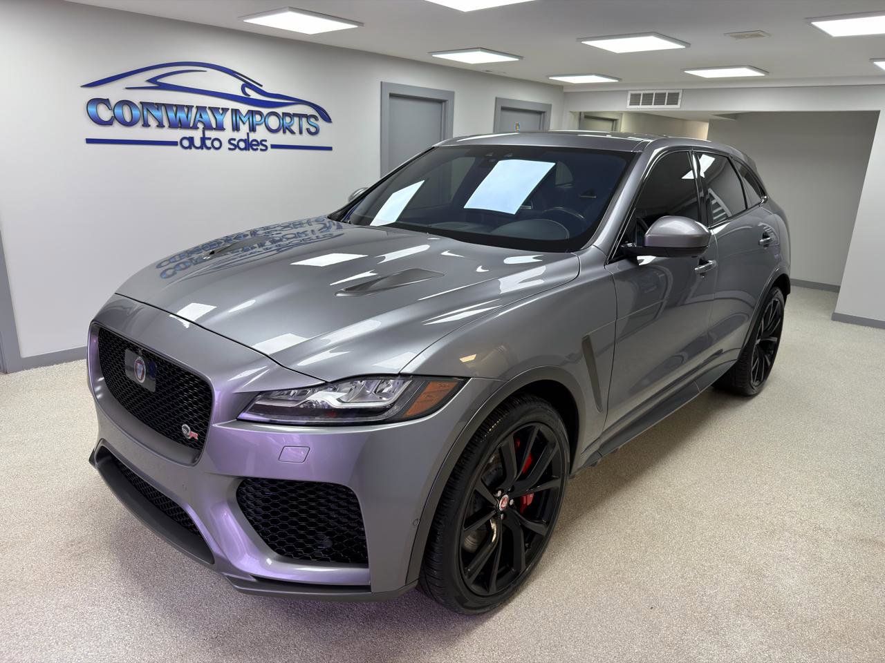 Used 2020 Jaguar F-PACE SVR image 2