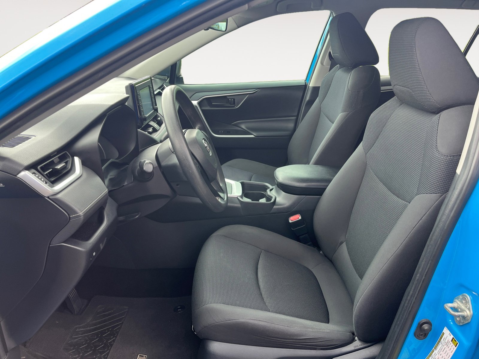 Used 2019 Toyota RAV4 LE FWD image 11