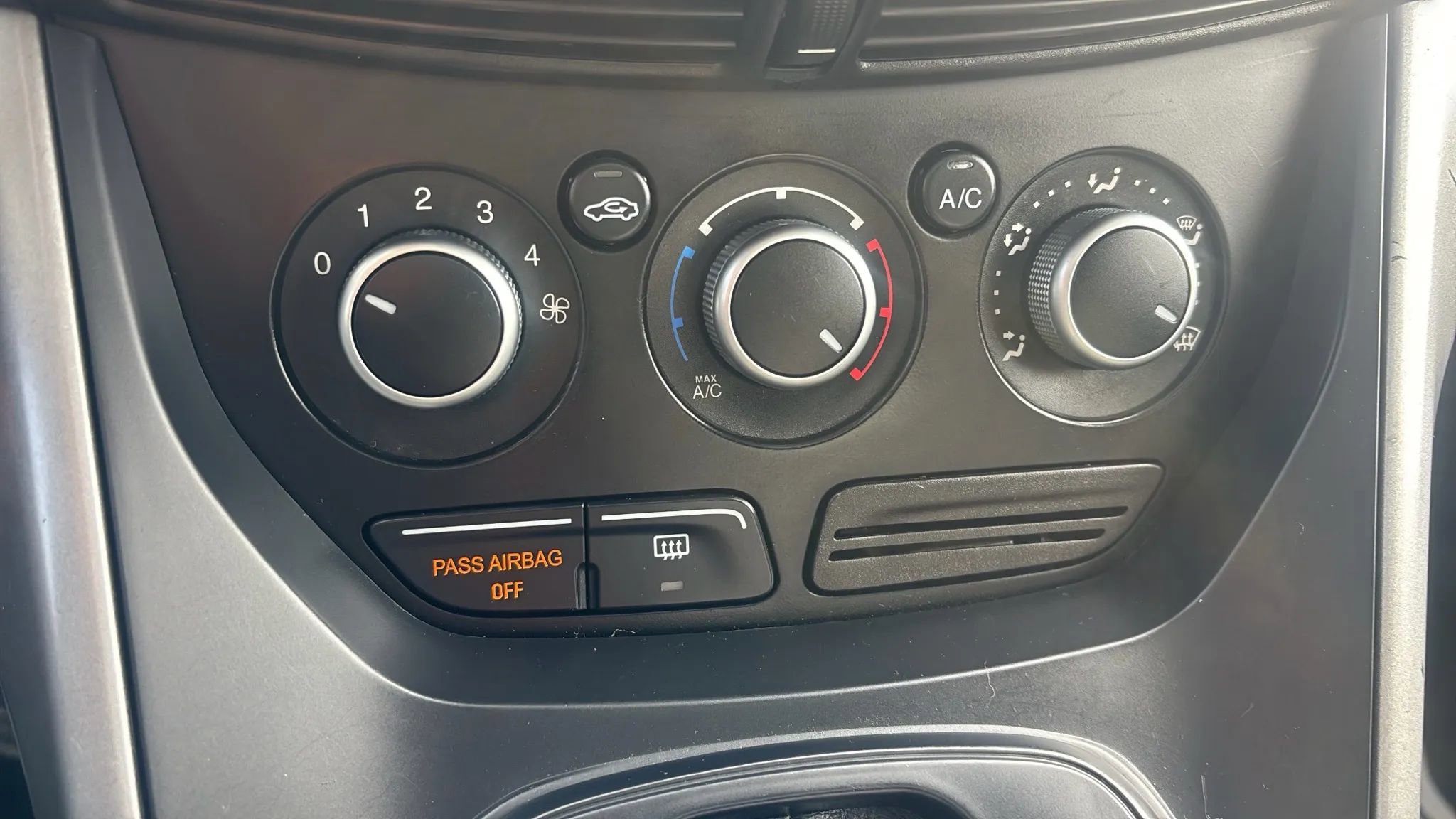 Used 2015 Ford Escape SE image 16