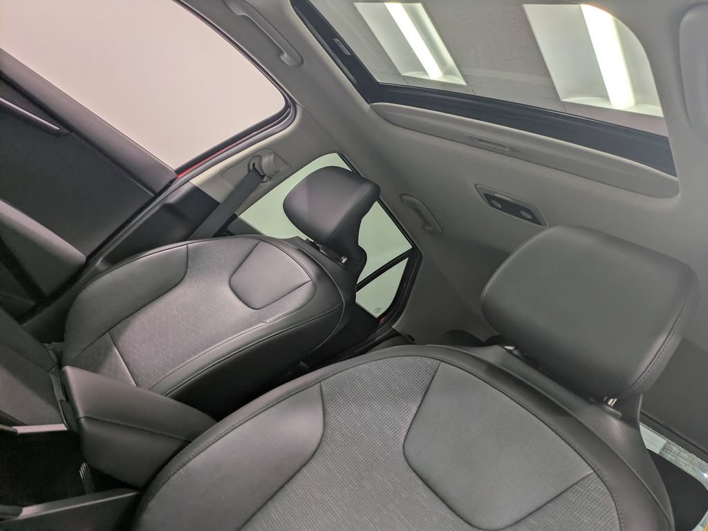 Certified 2023 Kia Niro SX Touring FWD image 22