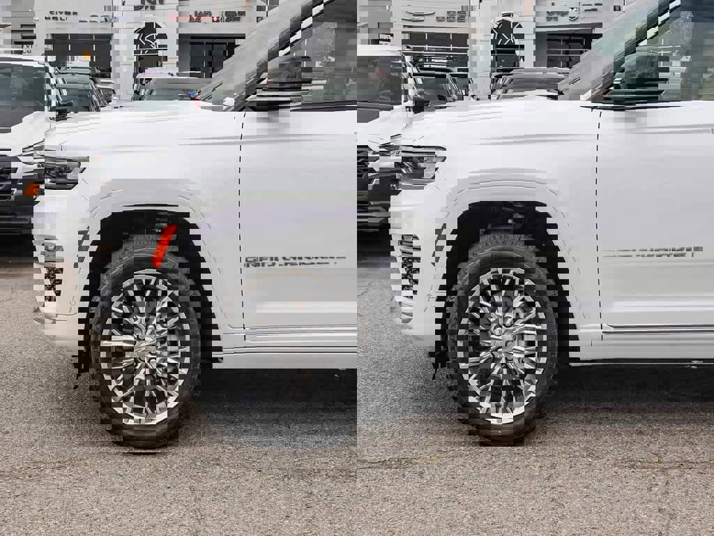 Certified 2023 Jeep Grand Cherokee Summit w/ Adv Protech Group IV image 9