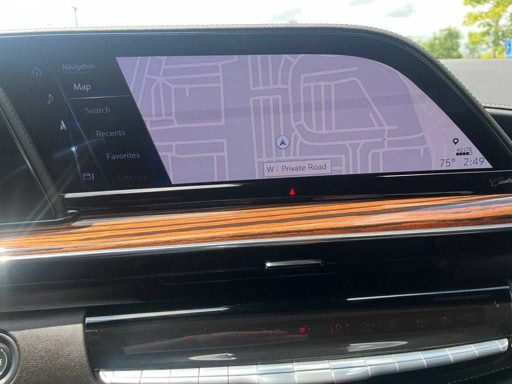 Used 2024 Cadillac Escalade Premium Luxury AWD/4WD image 33