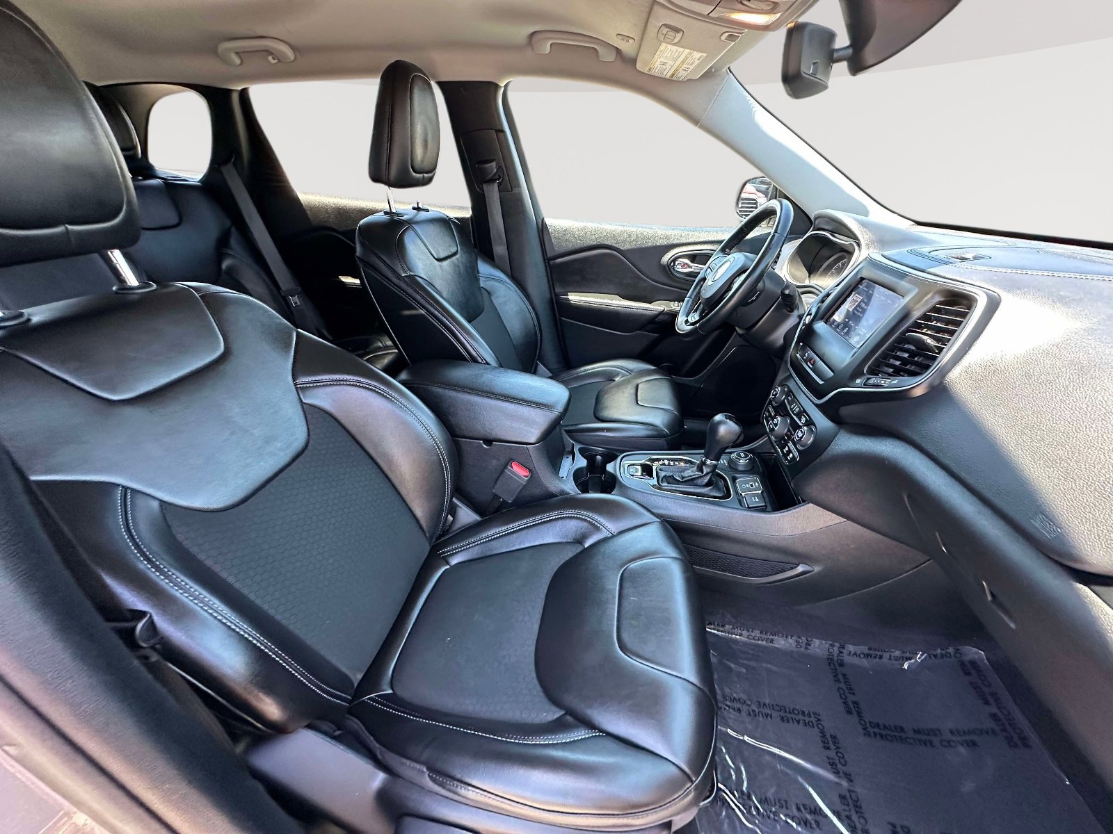 Used 2020 Jeep Cherokee Latitude Plus AWD/4WD image 23