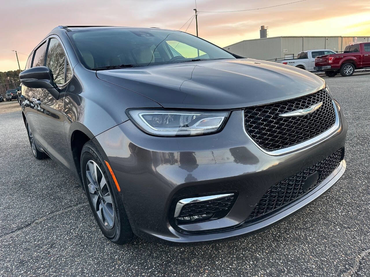 Used 2021 Chrysler Pacifica Touring-L FWD image 18