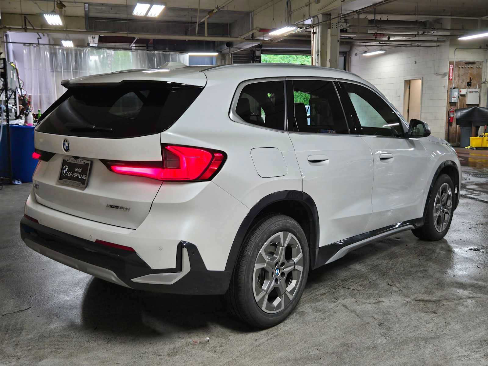 Used 2024 BMW X1 xDrive28i w/ Convenience Package AWD/4WD image 3