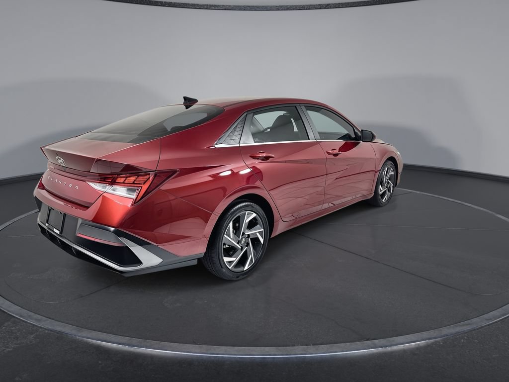 Certified 2025 Hyundai Elantra SEL FWD image 8