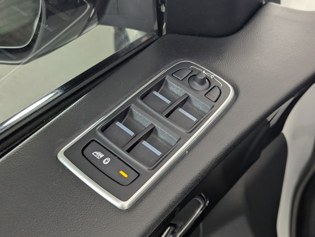 Used 2020 Jaguar F-PACE Premium image 14