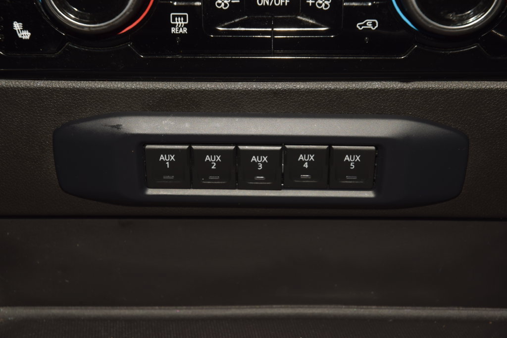 Used 2024 Chevrolet Silverado 3500 High Country w/ Technology Package AWD/4WD image 35
