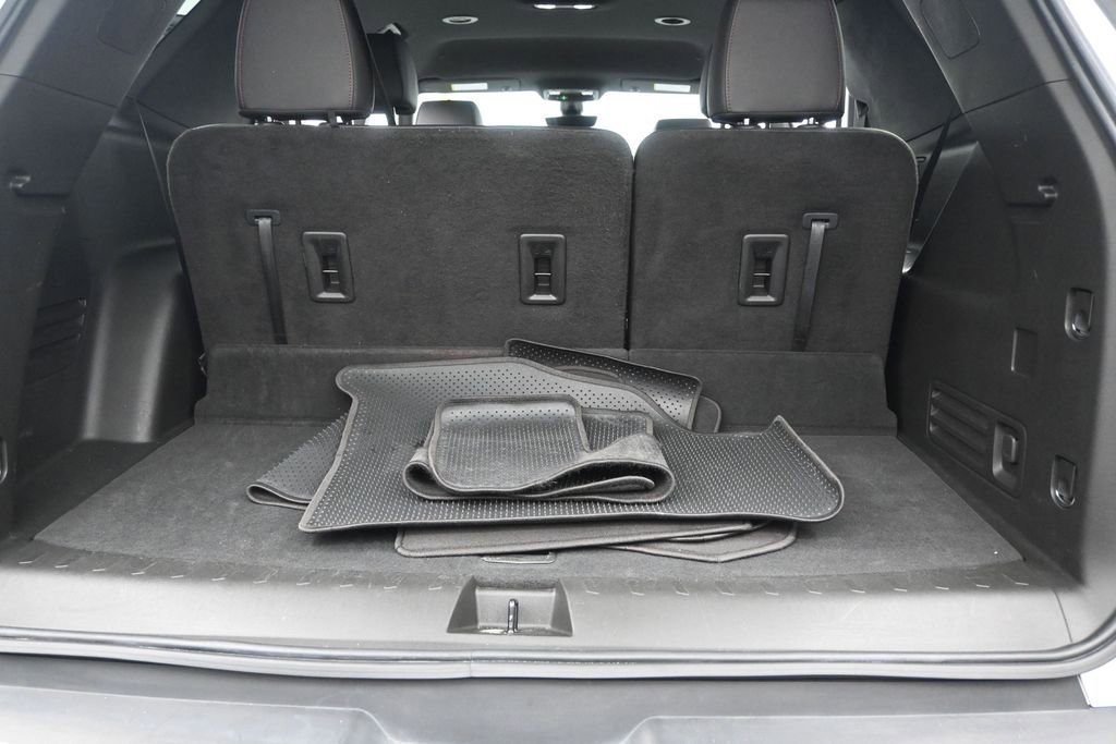 Used 2023 Chevrolet Traverse RS FWD image 20