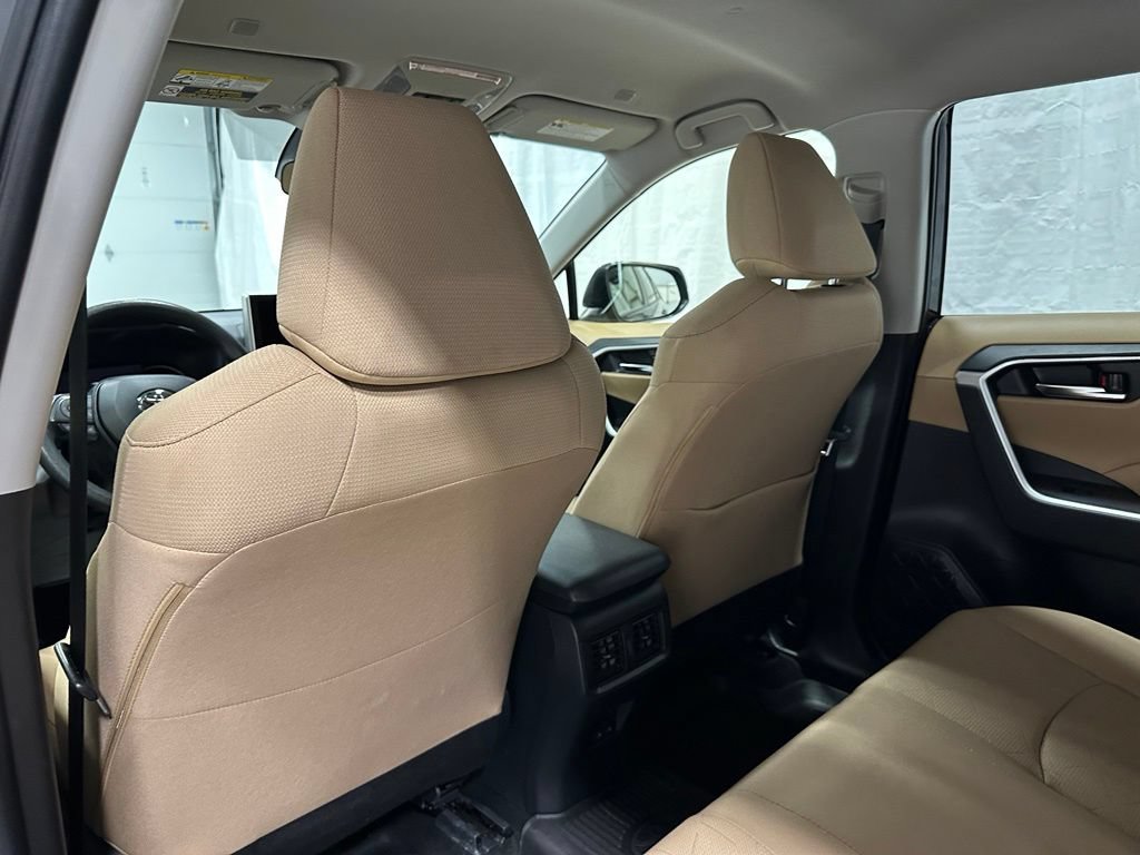 Used 2025 Toyota RAV4 XLE AWD/4WD image 48