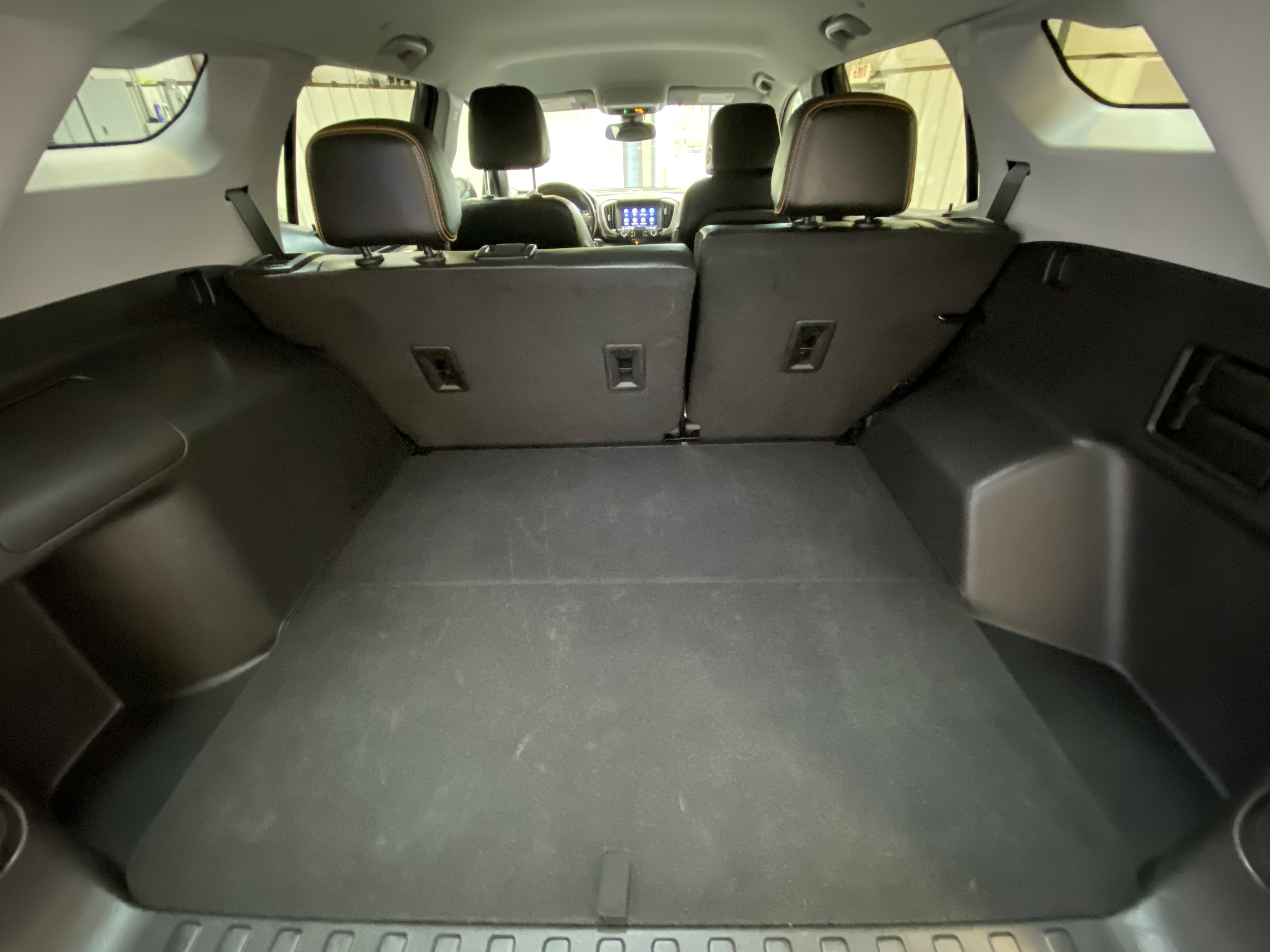 Used 2023 GMC Terrain AT4 image 30