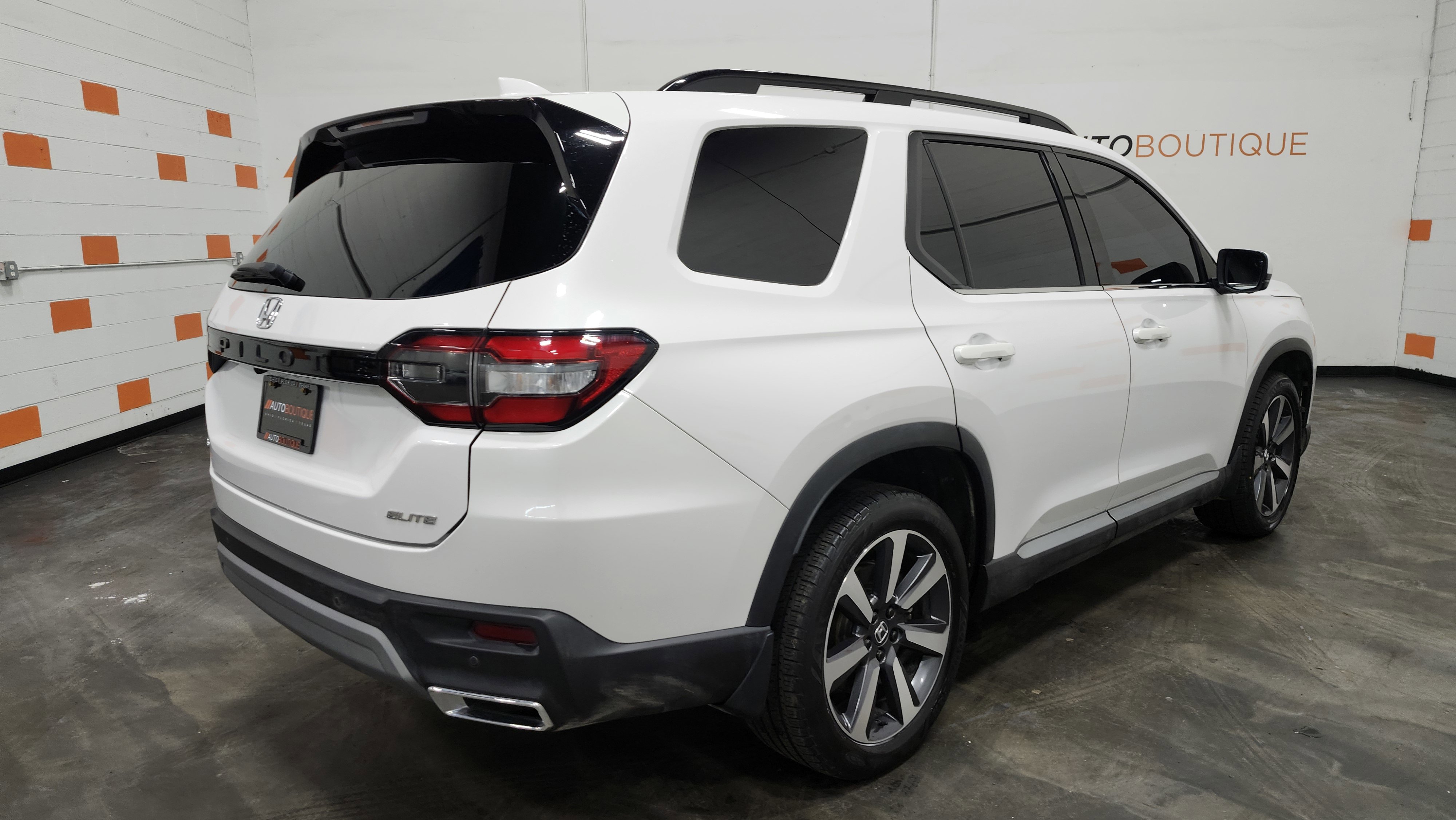 Used 2023 Honda Pilot Elite image 22
