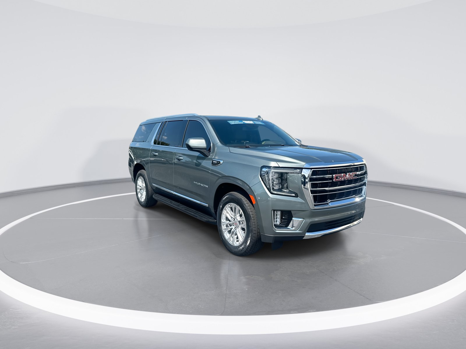 Used 2024 GMC Yukon XL SLT RWD image 2