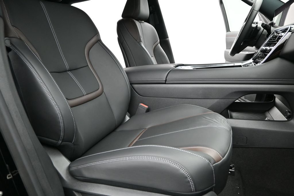 New 2026 Nissan Armada SL w/ Captain's Chari Seat Package AWD/4WD image 7