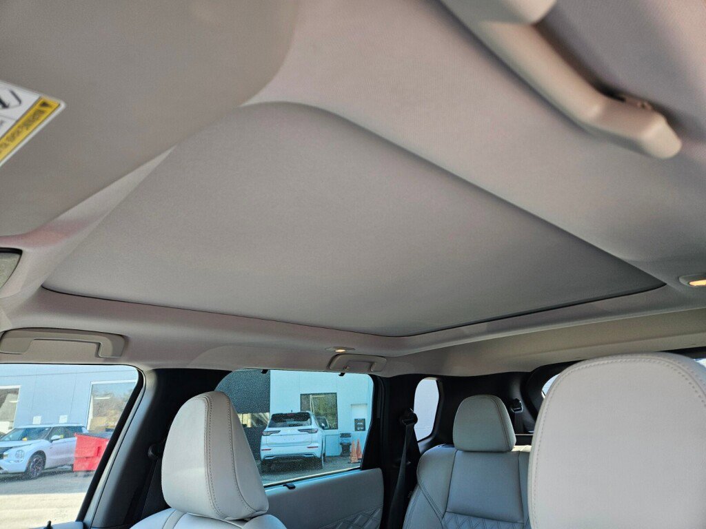 Used 2023 Mitsubishi Outlander SEL image 16