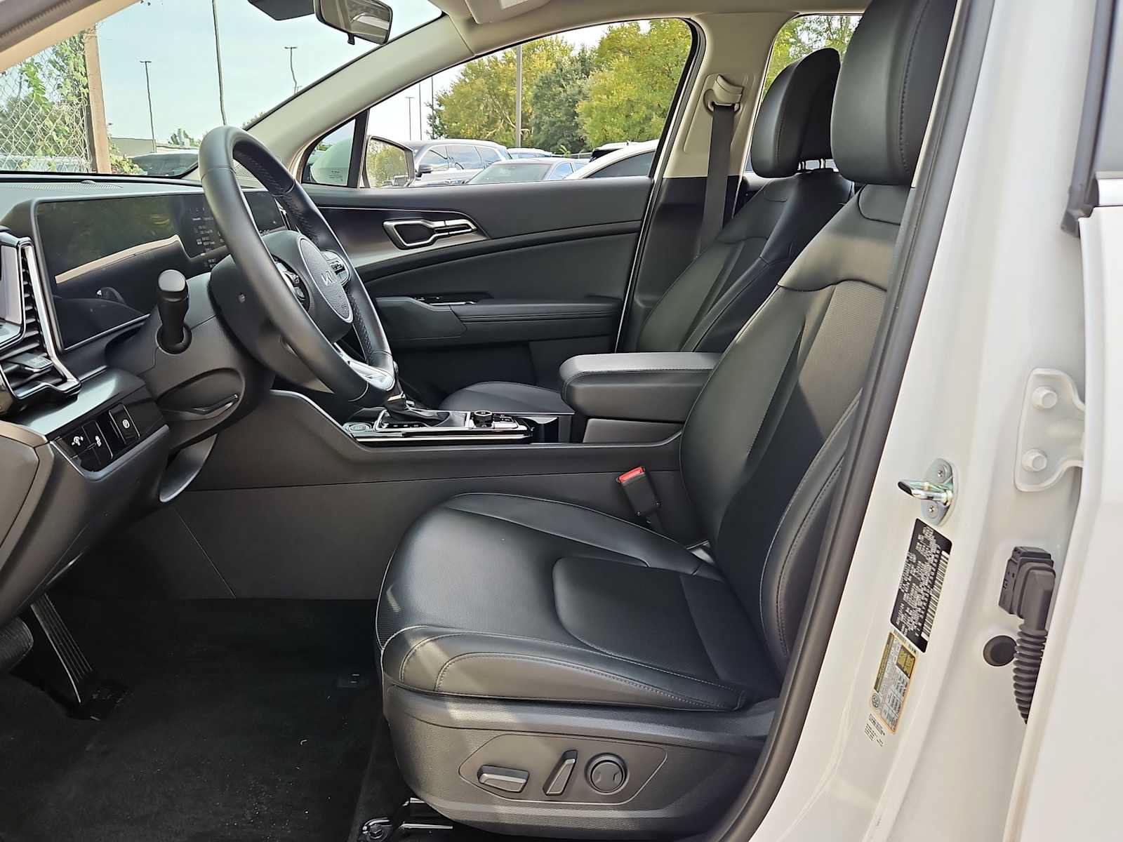 Used 2025 Kia Sportage EX FWD image 13
