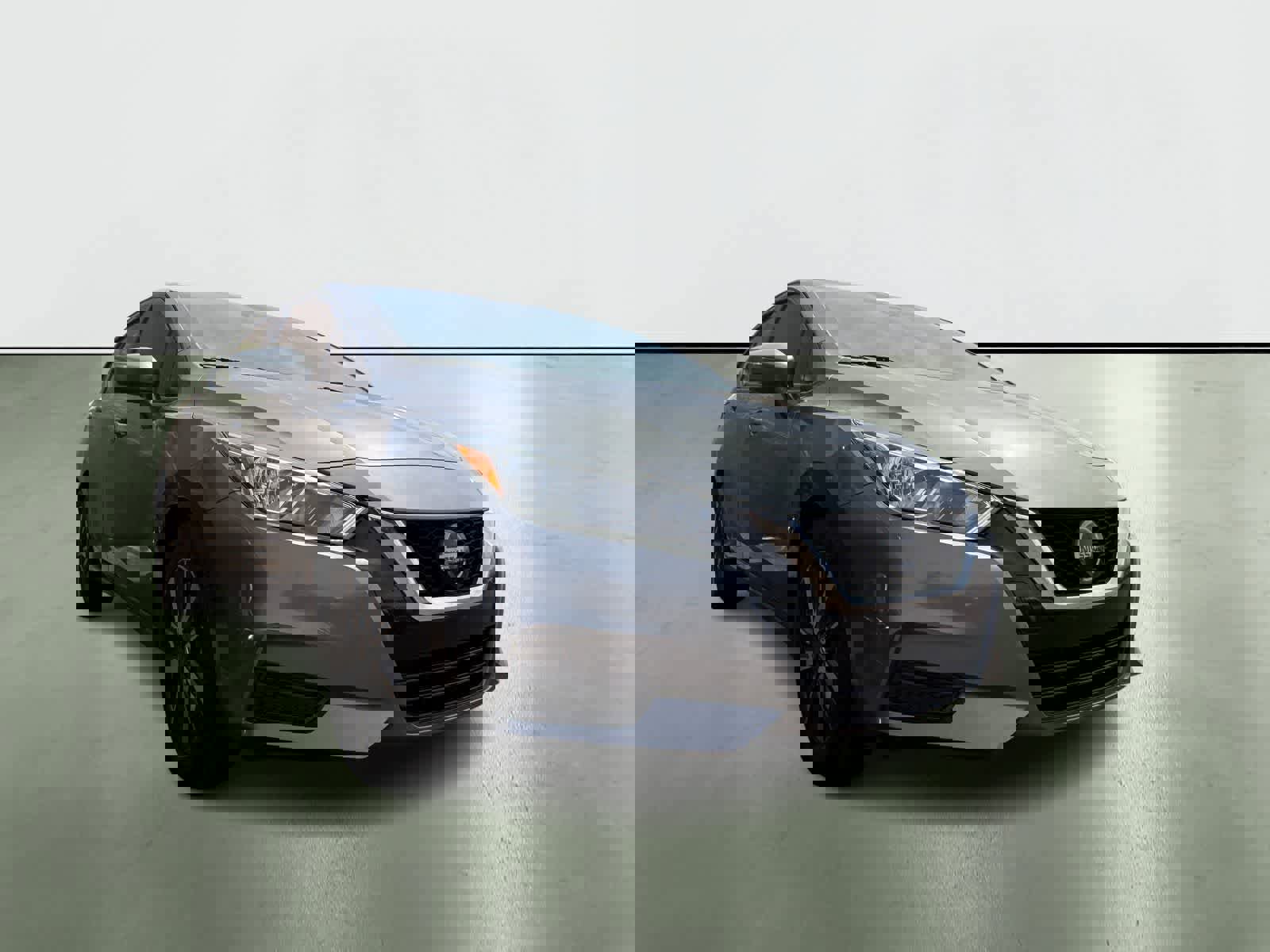 Used 2021 Nissan Versa SV image 6