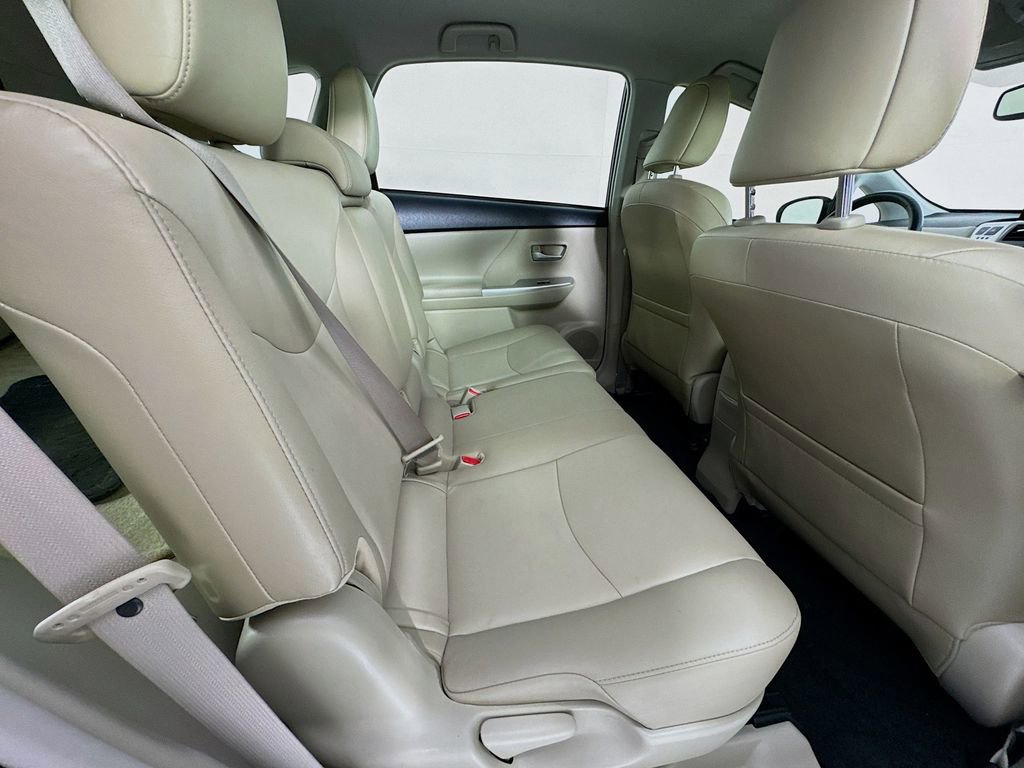 Used 2014 Toyota Prius V Five image 31