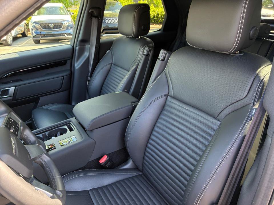 Certified 2025 Land Rover Discovery S AWD/4WD image 30