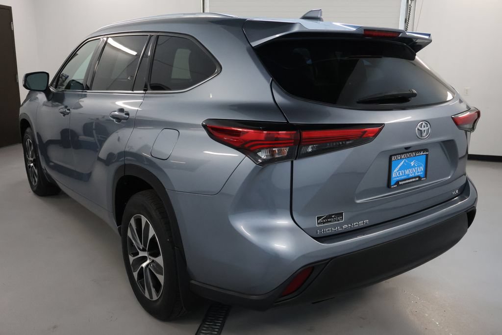 Used 2021 Toyota Highlander XLE AWD/4WD image 5
